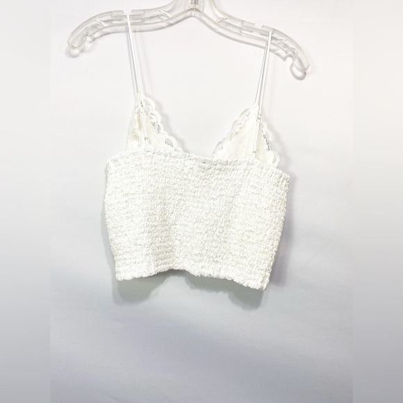 NWT-Express White Lace Crop top v neck L - Picture 3 of 5